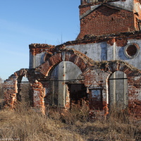 Ирошниково, руины ворот ограды Казанской церкви