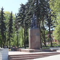 Памятник борцам революции в сквере им. М.Ю. Лермонтова