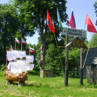 Хозяйство Виктора Николаевича Пивоварова с макетом первого русского военного корабля "Орёл"