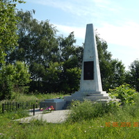 Мемориал жертвам Антоновского восстания в 2 км к югу от с. Битюг-Матрёновка