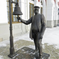 Скульптура "Начальник вокзала"