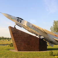 Истребитель «МиГ-23 МЛД» - памятник военным лётчикам.