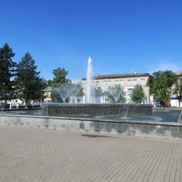 Свето-музыкальный фонтан на площади Карла Маркса