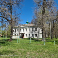 Нижний Шкафт, усадьба гр. Шуваловых, "Дом управляющего", в настоящее время  молитвенный дом Космы и Дамиана