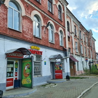 Дом 9 по ул. Дмитрова, здание 19 века «Рабочие казармы»