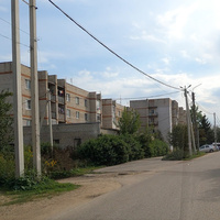 Улица Петра Шувалова, дома 2001 и 1989 годов