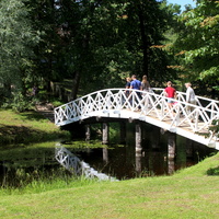 Мост в парке.