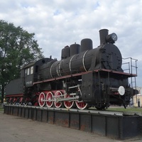 Паровоз-памятник  Эм-710-30  в честь основания железнодорожных станций (около ЖД вокзала)