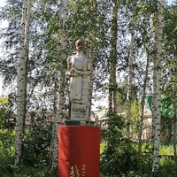 Памятник Семёну Ширяеву, основателю села.