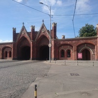 Бранденбургские ворота на ул. Багратиона