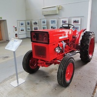 Трактор Universal 445