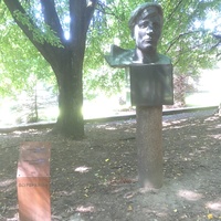 В парке скульптур на острове Канта. "Механизатор Юденков", Н.Г. Петина, 1978 г.