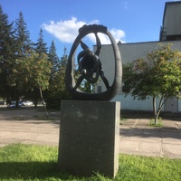 Памятник "Самбо 60" у Дворца Спорта "Юность"