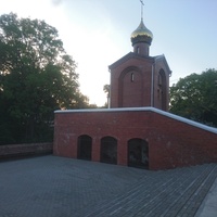 Православная часовня Святого Георгия, посвящённая советским солдатам, погибшим при штурме Кёнигсберга, построенная на верхнем покрытии Аусфальских ворот, которое расположено вровень с уровнем проезжей части Гвардейского проспекта