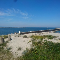 Северный мол и канал между ним и Южным молом (вдали) - морские ворота Балтийска