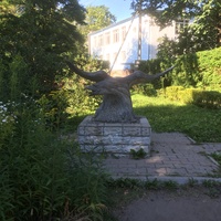 Скульптура "Орёл" на Октябрьской улице