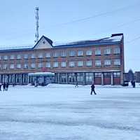 Здание почты на центральной площади г. Инта. Март 2021 года
