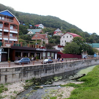 Набережная реки Паук на ул. Приморской.