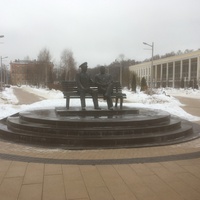 Памятник Ю.А. Гагарину и С.П. Королёву в сквере "Покорителям космоса"