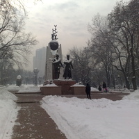 Алие Молдагуловой и Маншук Мамотовой Памятник