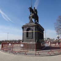Памятник князю Владимиру и святителю Фёдору