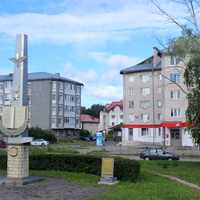 Памятник лётчикам - первым Героям Советского Союза.