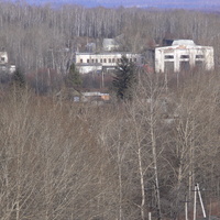 Локомотивное депо Тырма. Слева - котельная, справа - основное депо, между ними - административное здание