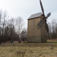 Деревянная ветряная мельница
