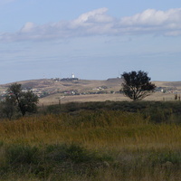 Панорама Керченского побережья. В центре - Еникальский маяк