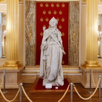 Статуя Екатерины в Екатерининском зале