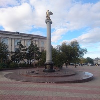 Стела городов-героев на площади Ленина