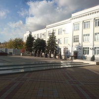 Памятник по улице Красной, установленный в 1968 году в честь  студентов, преподавателей и сотрудникам КПИ (нынешний КубГТУ).