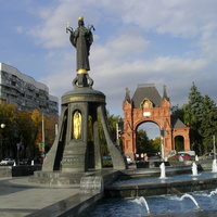 Фонтан "Свято-Екатерининский", памятник "Святой великомученице Екатерине" и Александровская Триумфальная арка