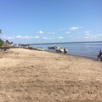 Поселковый пляж на реке Каме