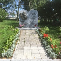 Памятник протопопу Потапу Игольнишникову в посёлке Орёл и его выдающемуся сборнику проповедей "Статиръ"