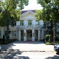 Здание районного суда.
