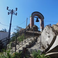 Звонница на месте взорванного собора Преображения Господня