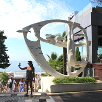 Скульптура "Ныряльщики" на спуске к пляжу "Ривьера".