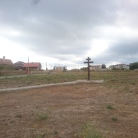 Поклонный крест возле ул. Олега Кошевого около поселкового сквера