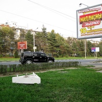 На ул.Лермонтова восточнее пересечения с ул.Льва Толстого