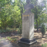 Бюст Николая Васильевича Гоголя в Курортном парке