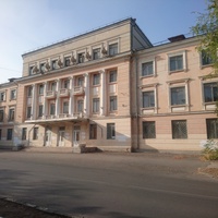 Бывший санаторий ПВО, бывшее здание Евпаторийской школы зенитной артиллерии на проспекте Ленина, 18