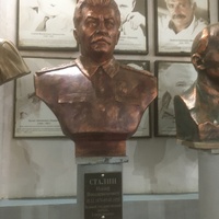 Музей мировой скульптуры, великих людей России, великих людей планеты в Шелковичном сквере. Сталин И.В.