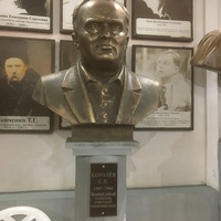 Музей мировой скульптуры, великих людей России, великих людей планеты в Шелковичном сквере. Королёв С.П.