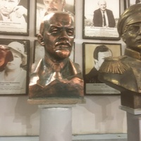 Музей мировой скульптуры, великих людей России, великих людей планеты в Шелковичном сквере. Ленин В.И.