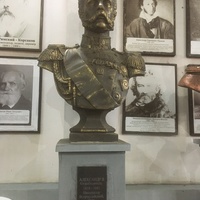 Музей мировой скульптуры, великих людей России, великих людей планеты в Шелковичном сквере. Александр II