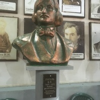 Музей мировой скульптуры, великих людей России, великих людей планеты в Шелковичном сквере. Гоголь Н.В.