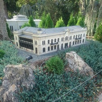 Парк «Крым в миниатюре» на территории старинной дачи "Альпийская Роза". Дом Чирахова в Симферополе