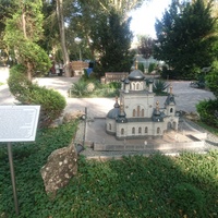 Парк «Крым в миниатюре» на территории старинной дачи "Альпийская Роза". Макет храма Вознесения Христова в Форосе