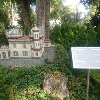 Парк «Крым в миниатюре» на территории старинной дачи "Альпийская Роза". Макет дачи Стамболи в Феодосии